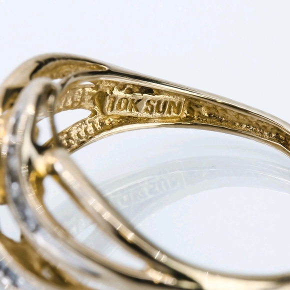 10K Gold Diamond Ring - Picture 4 of 6